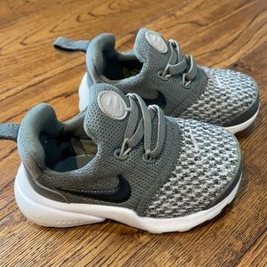 Nike slip on sneakers 5C